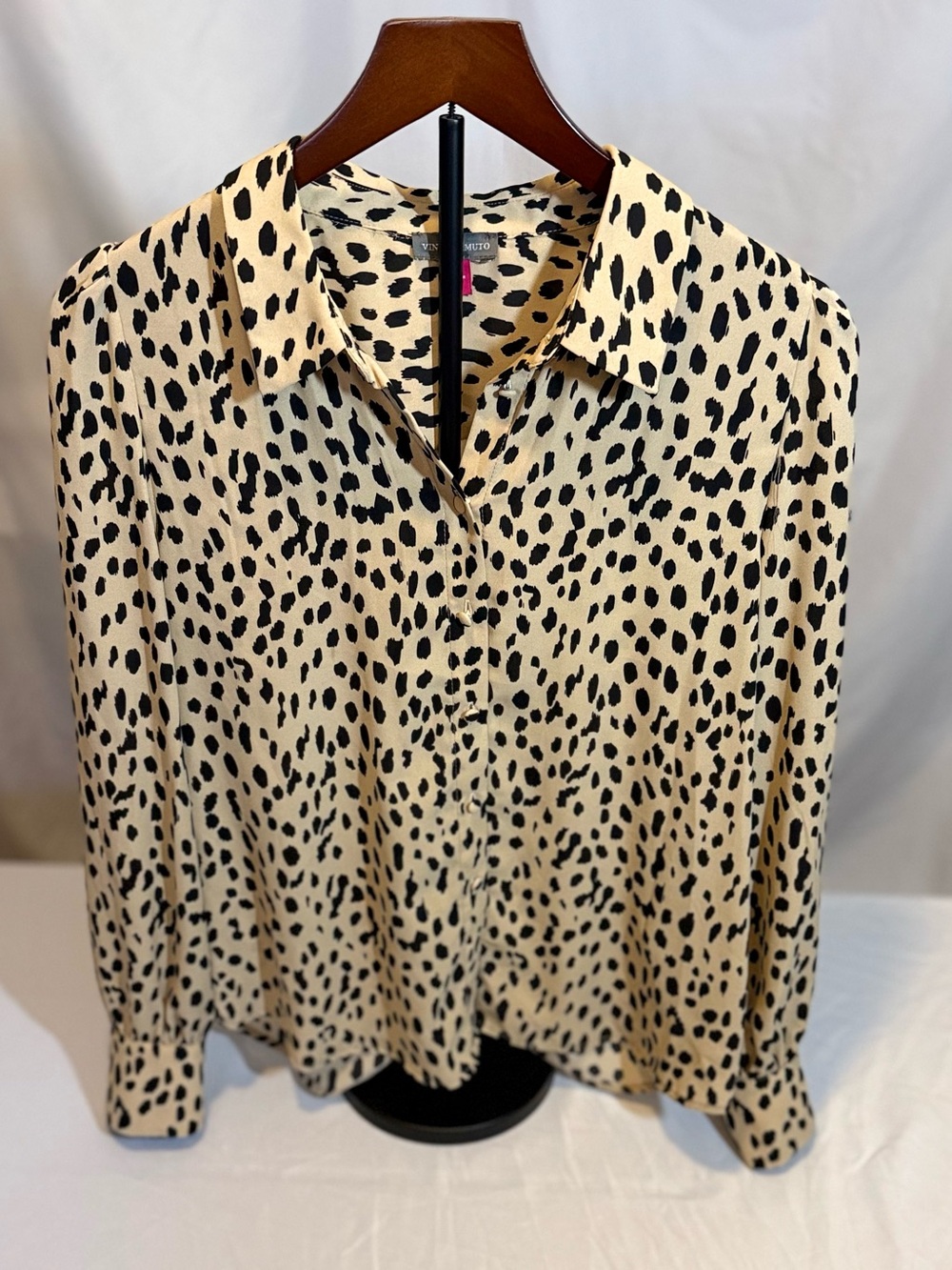 Vince Camuto Cream and Black Leopard-Print Button Down Blouse size Medium (TT5)